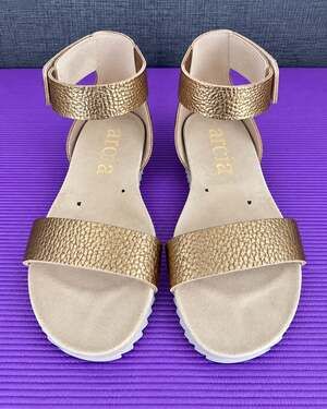 Pedro Garcia Gold Metallic Leather Flat Sandals Womens Size US 10 EU 40 Luxury